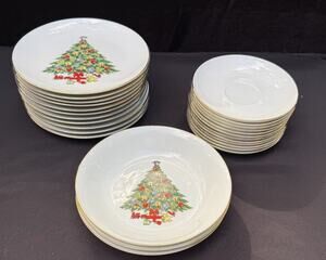Vintage Jamestown China Christmas Treasures Tree Plates Lot Gold Trim EUC